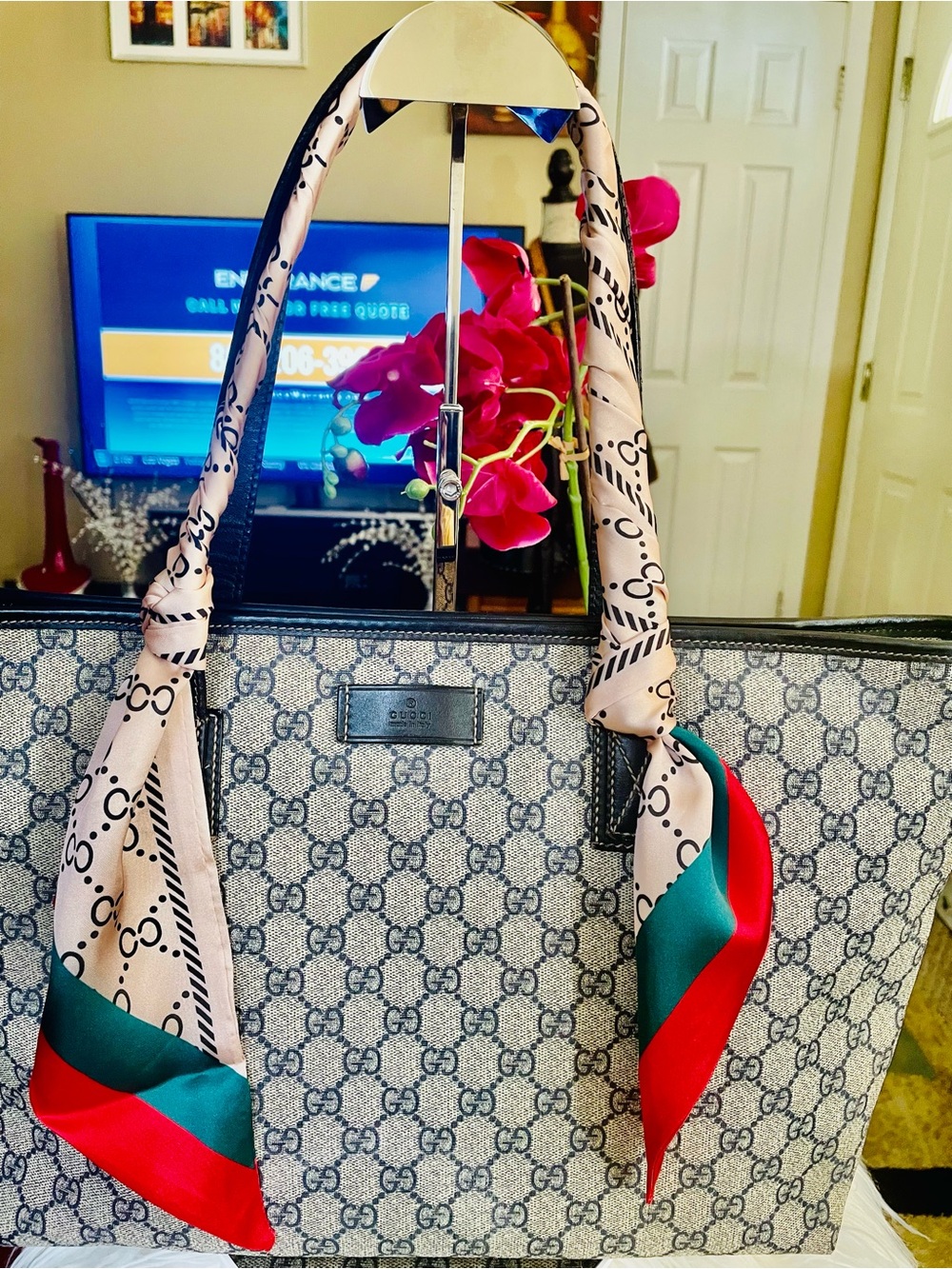 Gucci Beige GG Supreme Canvas Tote - Picture 15 of 16
